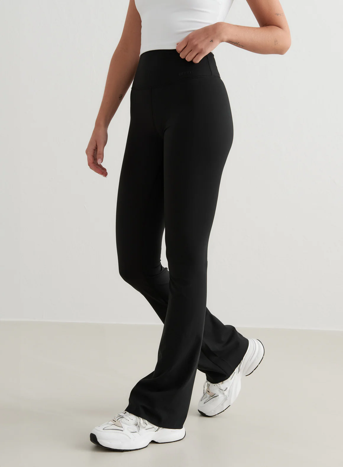 Black Sense Flare Tights - Image 89